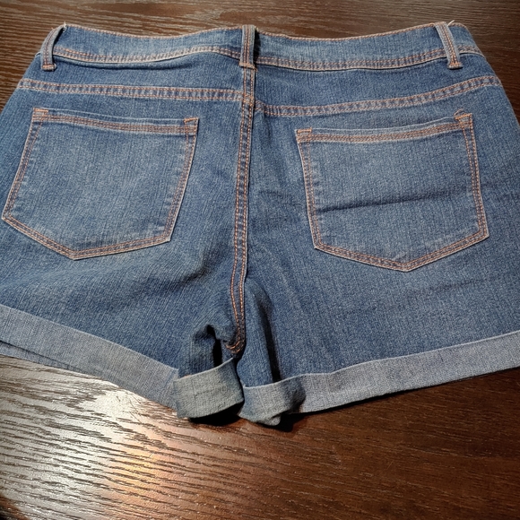 2/$18 duo.ladies denim shorts - Picture 2 of 5